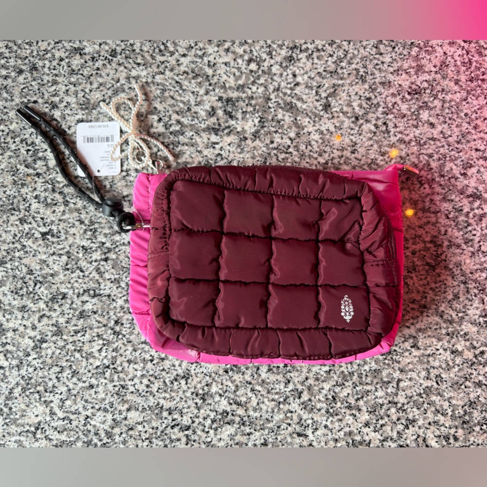 ♥️💖 FP Movement Quilted Mini Case Mahogany NWT - Picture 5 of 6